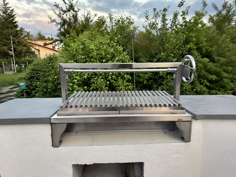 OLA parrilla grill freestanding built into a benchtop