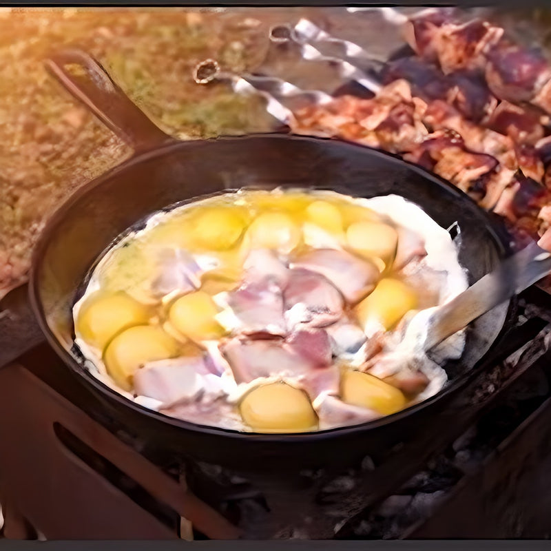 24.5 cm Cast Iron Skillet | BBQ & Camping with bacon and eggs cooking