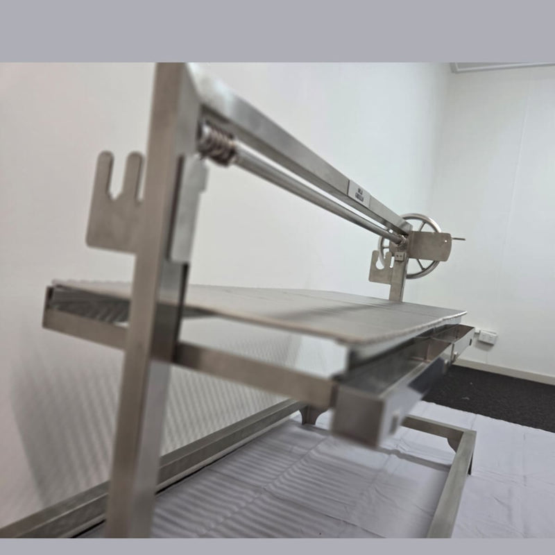 Built-In Parrilla Argentine BBQ Topper | 100% 304 Stainless | BBQ Rods Model showing the side view of the bbq rods