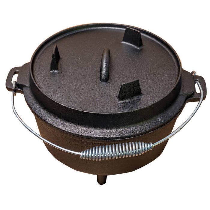 Cast Iron Dutch Oven 4.5qt | close up top view with lid on 