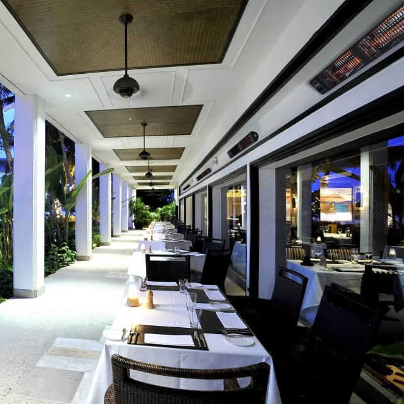 Infrared Heater | Outdoor | Electric | Herschel Manhattan in outdoor restaraunt area