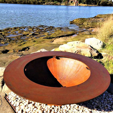 Fire Pit: Grill Teppanyaki Cast iron empty near water