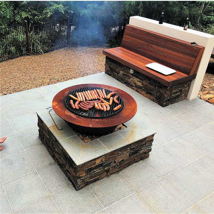 Fire Pit: Grill Teppanyaki cast iron with full grill and sausages cooking