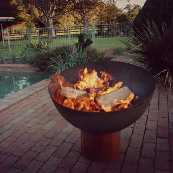 Fire Pit: The Goblet Of Fire in cast iron lit