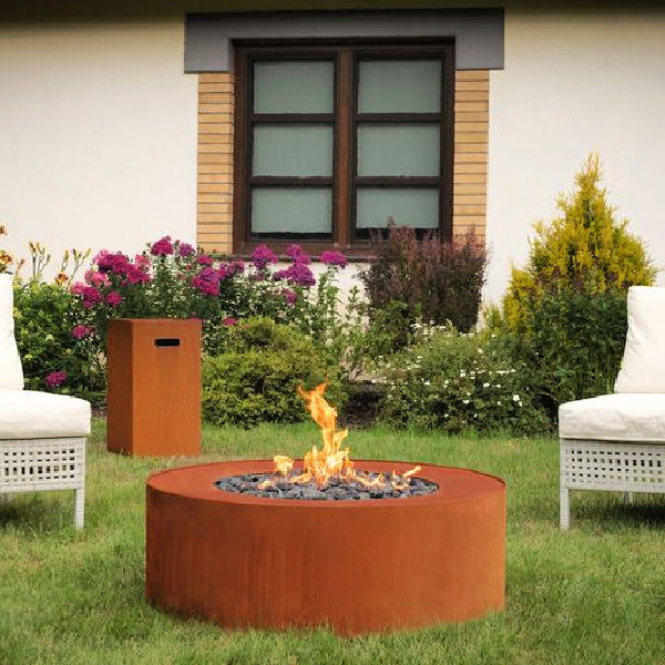 Galio Star Fireplace | full view of corten design in backyard