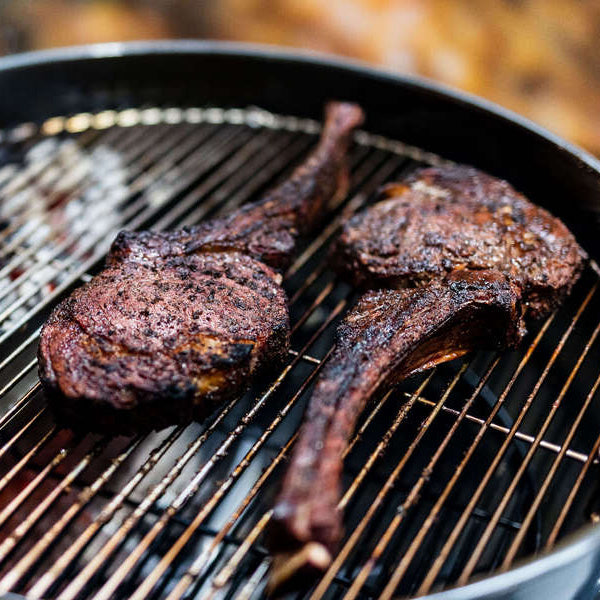 Slow 'N Sear Kettle BBQ Black: SNS Grills cooking chops